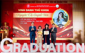 Từ định kiến đến danh hiệu Thủ khoa: Hành trình “làm chủ thông tin” dưới mái trường Nhân văn