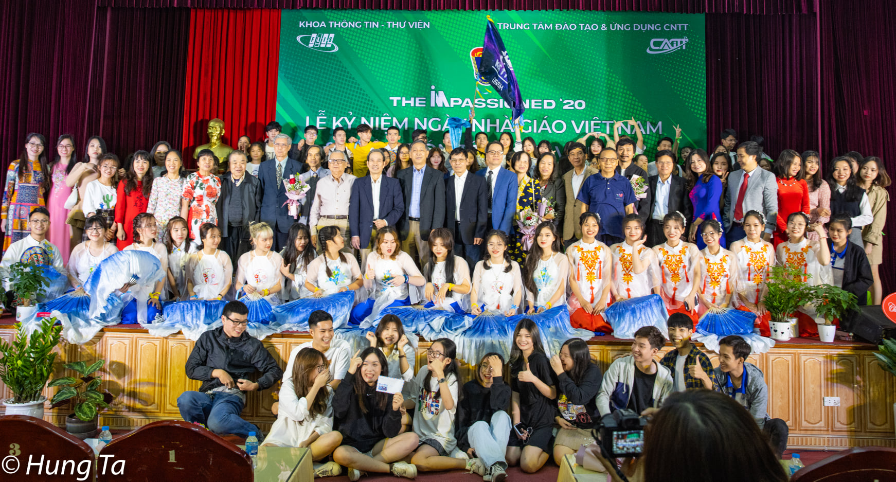 Tự hào sinh viên Khoa Thông tin - Thư viện