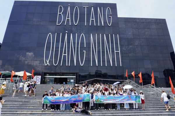 TRẢI NGHIỆM THỰC TẾ – GẮN KẾT CHUYÊN MÔN: CHUYẾN THỰC TẬP CỦA SINH VIÊN NGÀNH QUẢN LÝ THÔNG TIN VÀ THÔNG TIN – THƯ VIỆN TẠI QUẢNG NINH