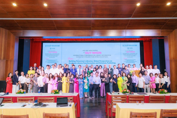 Trường ĐHKHXH&NV cung cấp khóa tập huấn về AI cho cán bộ thư viện tại Hội nghị quốc tế ICLISSP2025