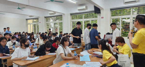 Hà Nội ngày mưa bão