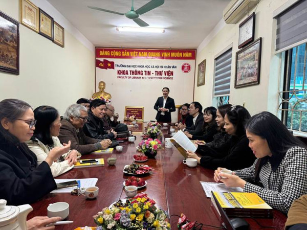 Buổi gặp mặt thân tình đầu năm mới 2026: Sự kết nối bền chặt giữa các thế hệ giảng viên của khoa Thông tin – Thư viện