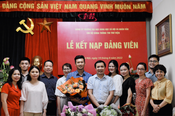 Lễ kết nạp Đảng viên khoa Thông tin - Thư viện