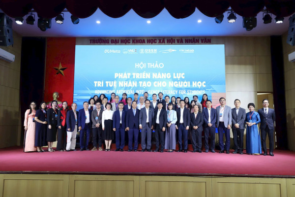 Các đại biểu tham dự Hội thảo Phát triển năng lực AI cho người học