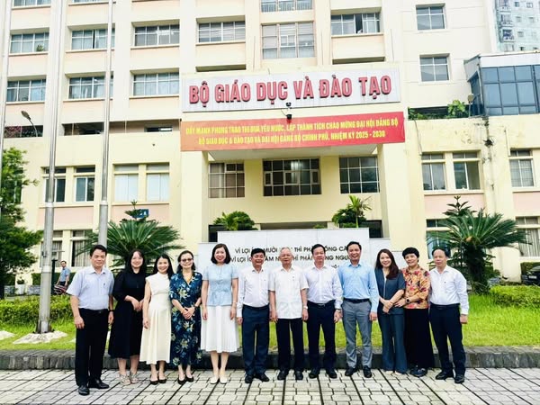 Hội đồng thẩm định chuẩn chương trình đào tạo khối ngành Thông tin và Báo chí trình độ đại học