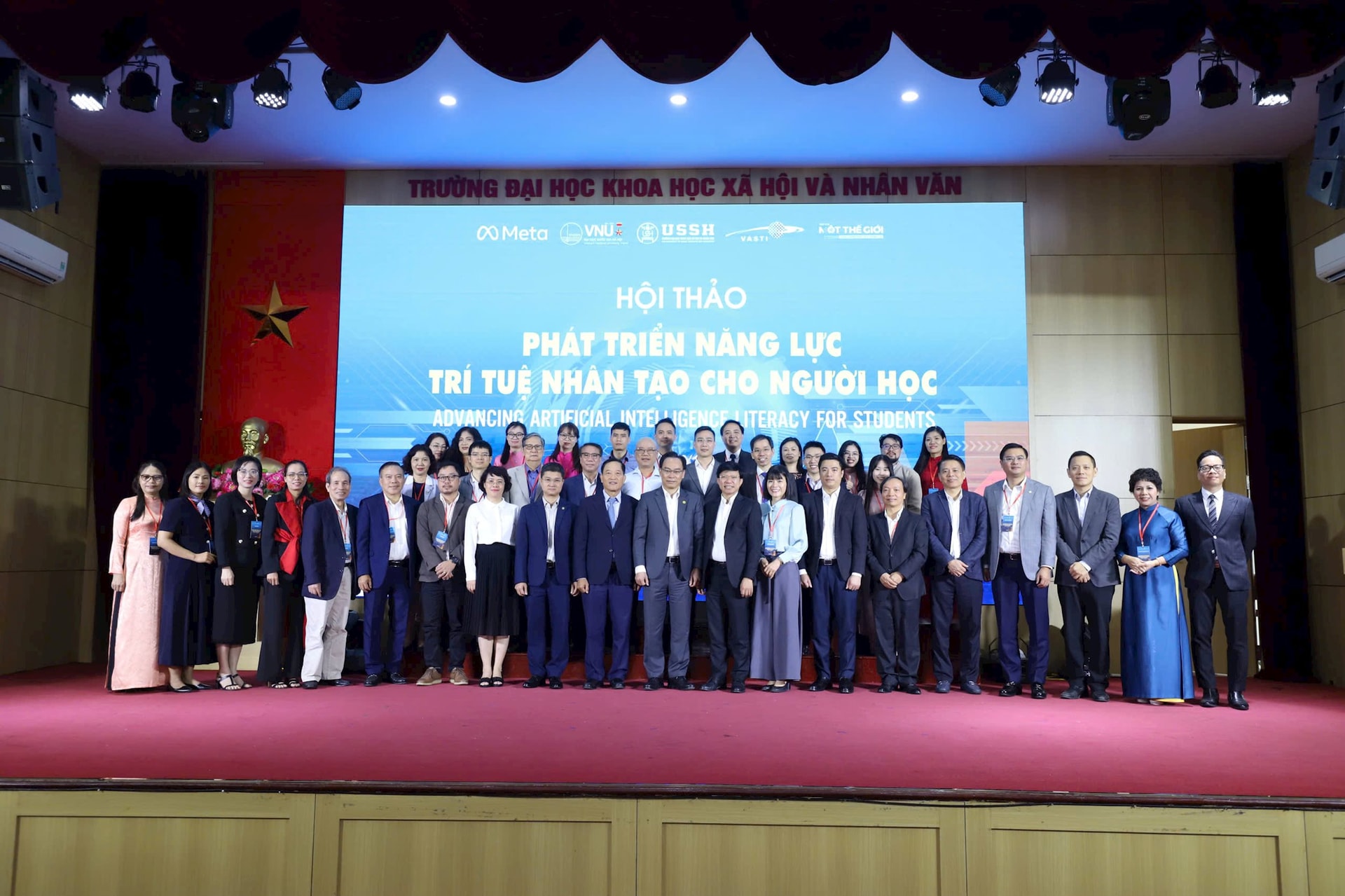 Các đại biểu tham dự Hội thảo Phát triển năng lực AI cho người học