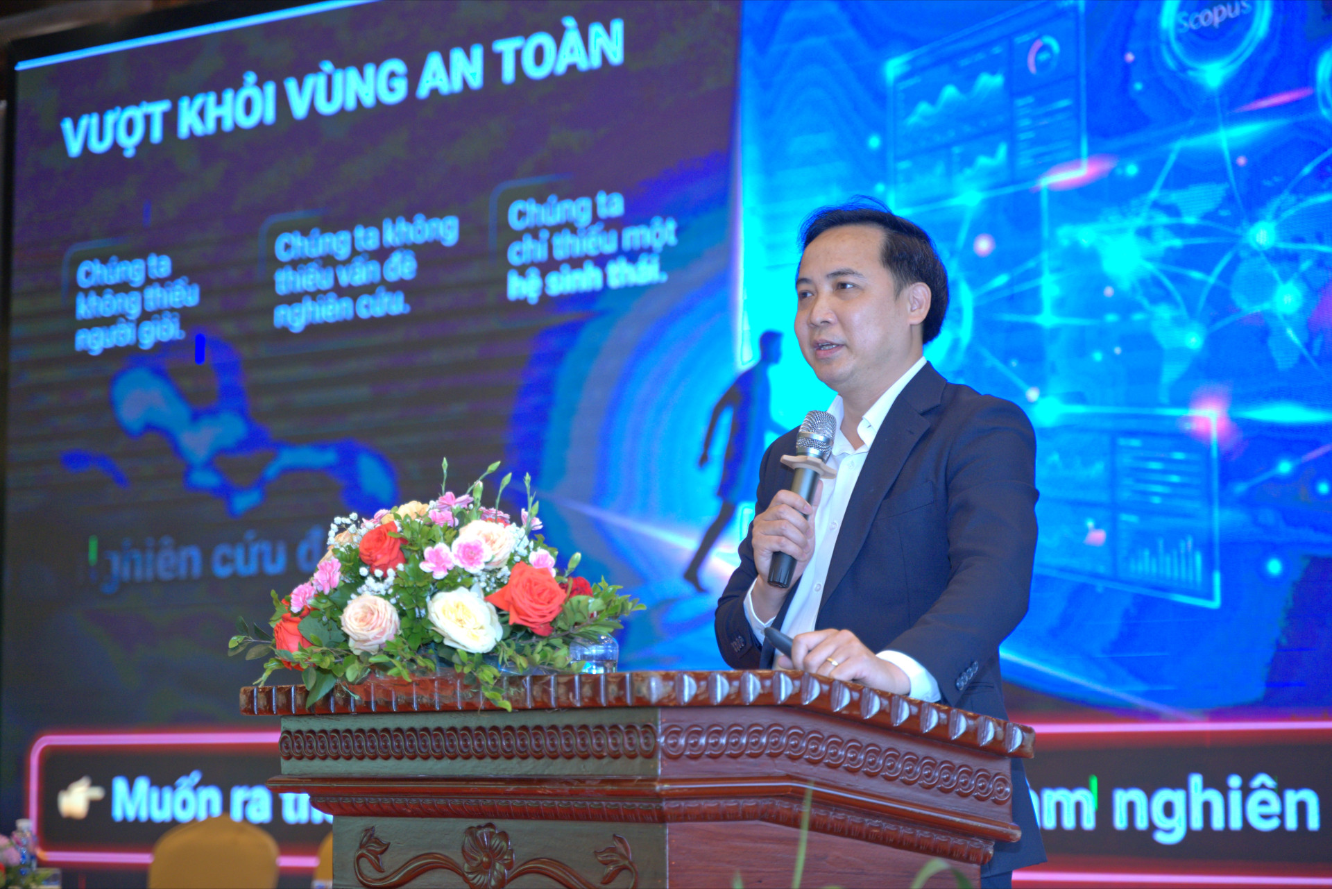 PGS TS  Đỗ Văn Hùng