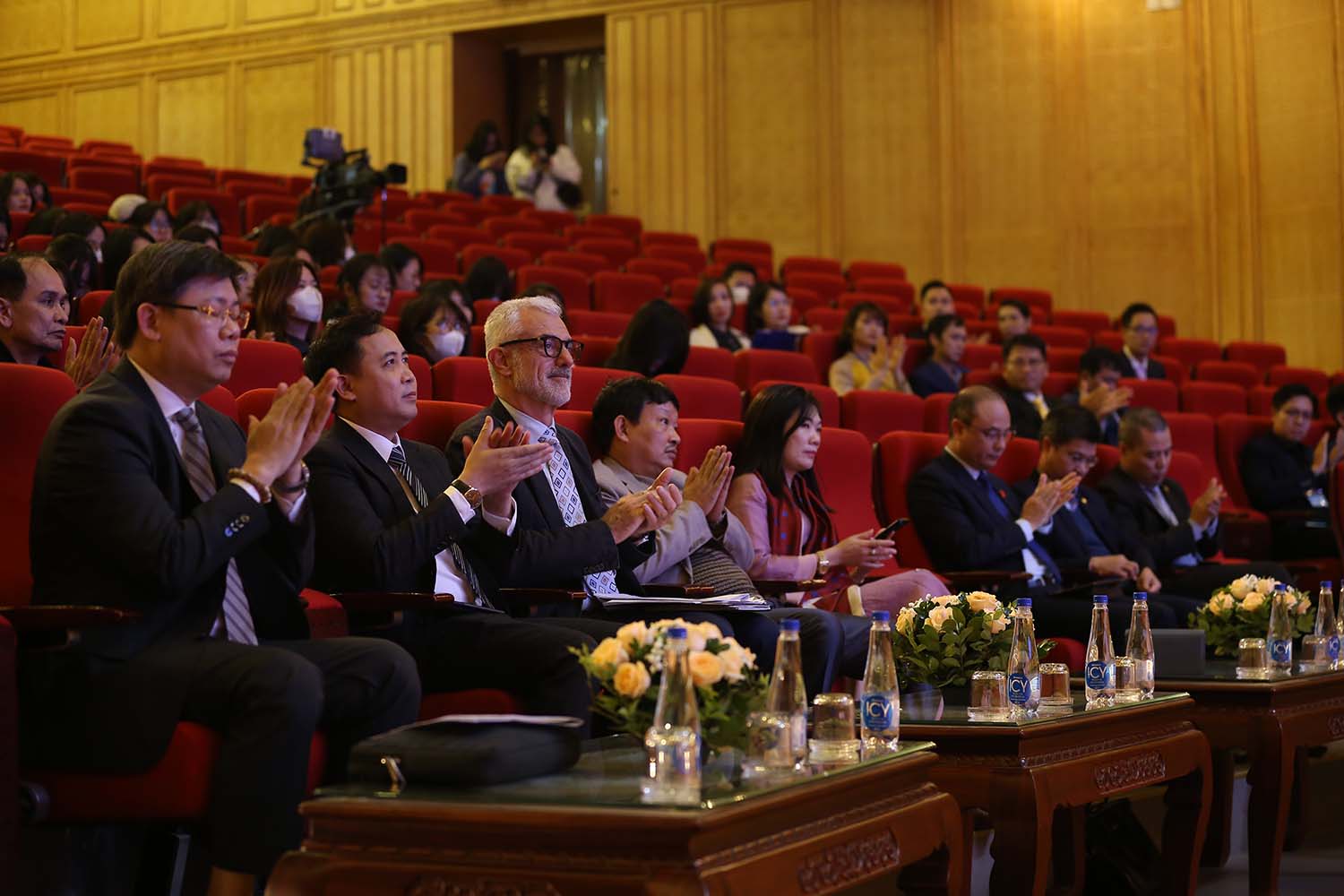 Đại biểu tham dự hội thảo