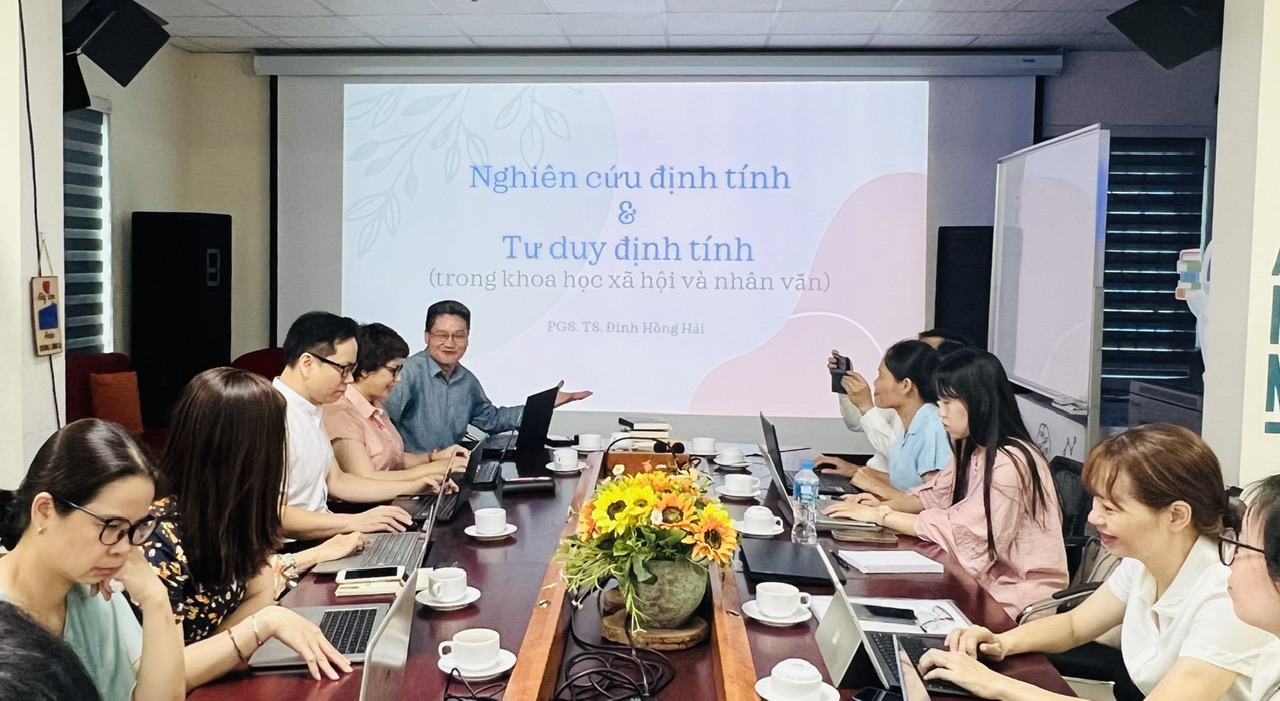 PGS.TS. Đinh Hồng Hải chia sẻ về phương pháp nghiên cứu định tính và tư duy định tính