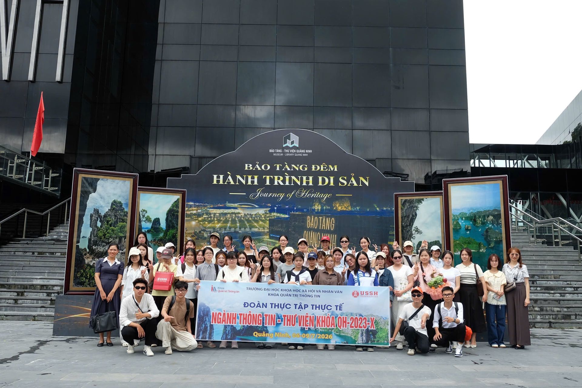 Sinh viên K68 ngành Thông tin – Thư viện trải nghiệm thực tế tại các thiết chế văn hóa, giáo dục tiêu biểu của Quảng Ninh