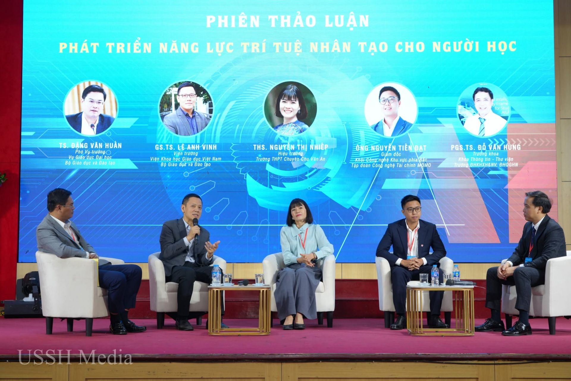 Từ khung năng lực đến giảng đường: định hình cách sử dụng AI có trách nhiệm trong học tập và nghiên cứu