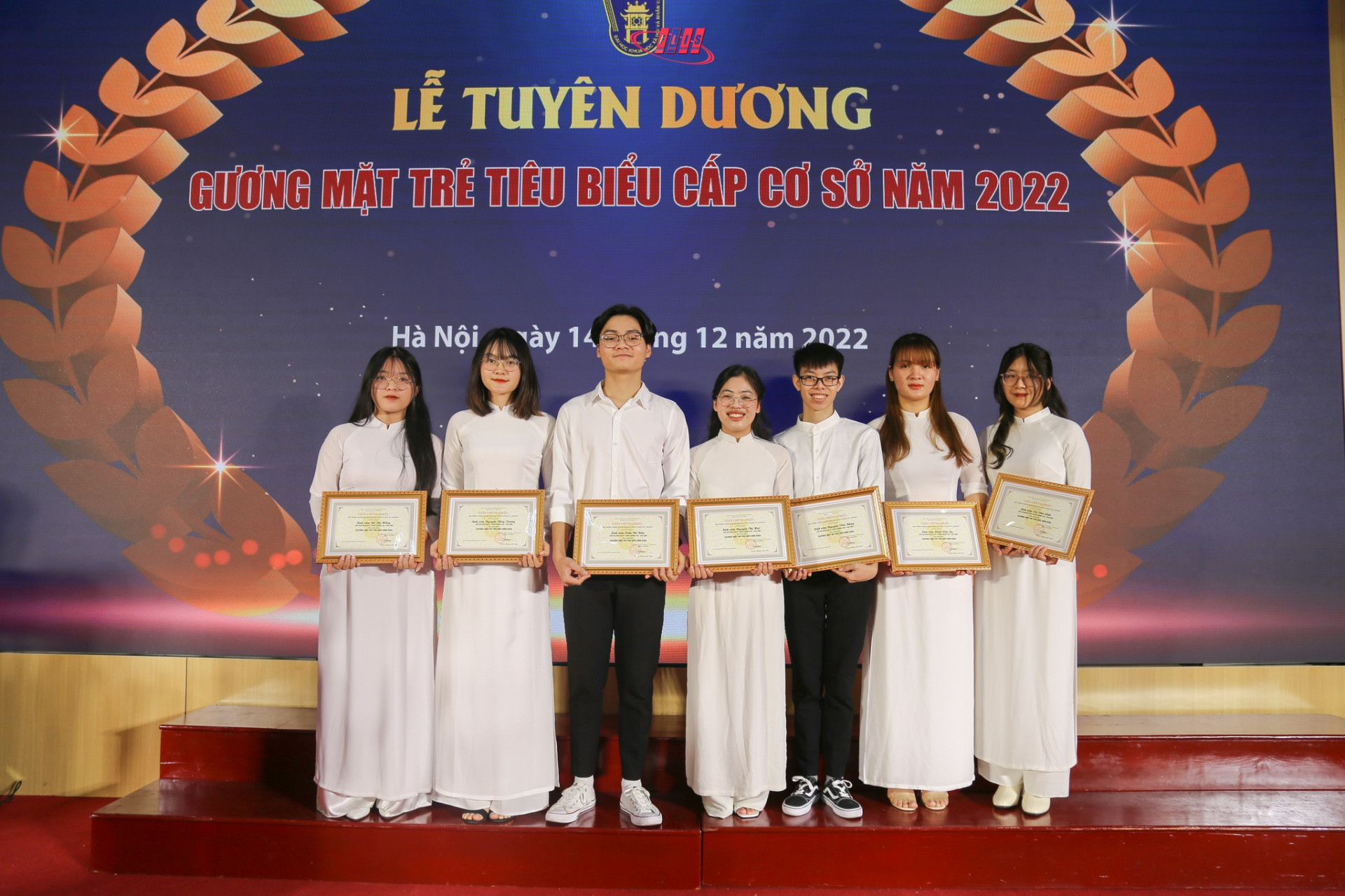 3 Nhận giải thưởng Gương mặt trẻ tiêu biểu